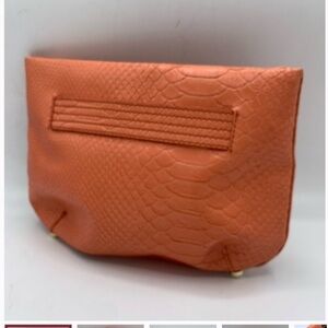 Beautiful Korto Momolu Clutch
Fun pattern,Coral colored exterior, EUC